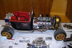 Dragster mit Eigenbau V-8-Motor