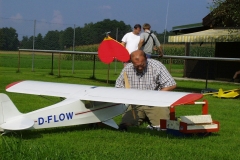 Richard bei Startvorbereitung zum Erstflug